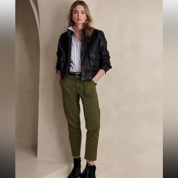 Banana Republic Girlfriend Chino. - Picture 5 of 13